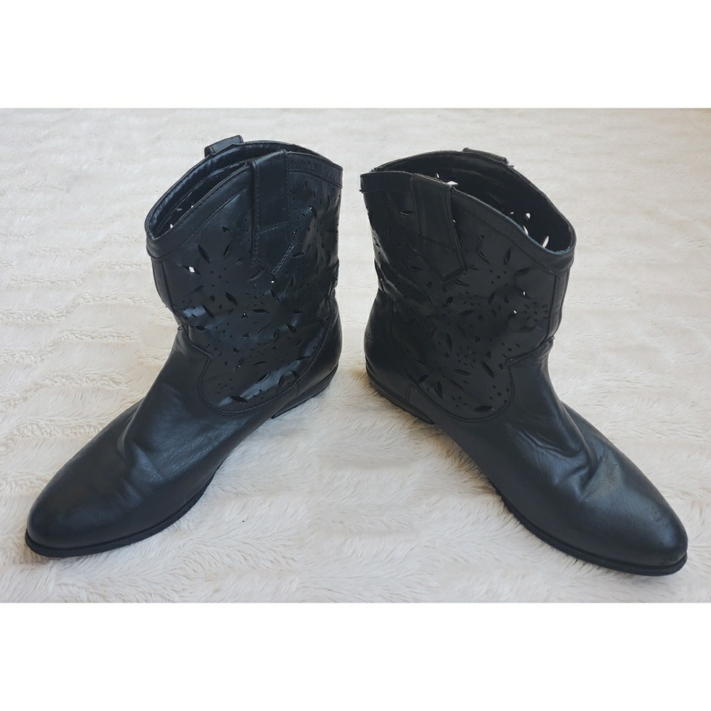 Forever 21 black cowboy boots